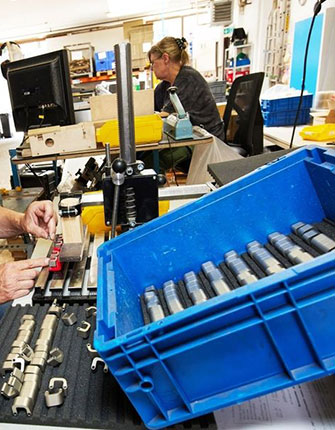 Blick auf eine Vorrichtung f�r eine schneller Montage von Kleinteilen